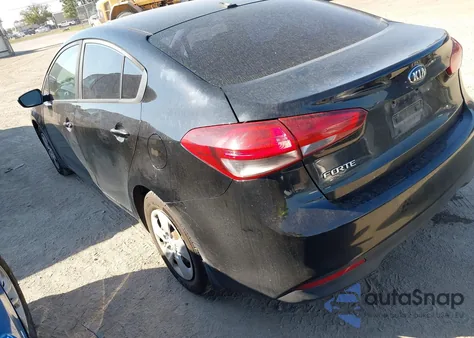 2017 Kia Forte Lx z USA, uszkodzony, nr VIN 3KPFK4A74HE109698